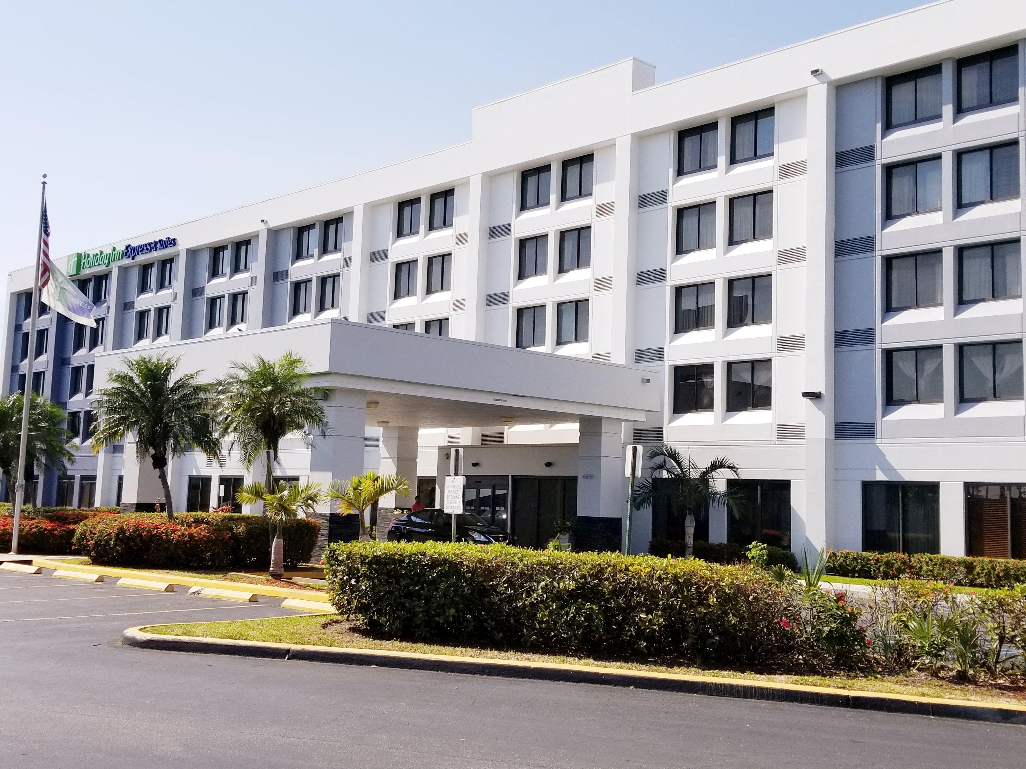 Holiday Inn Express Hotel & Suites Miami - Hialeah By Ihg Экстерьер фото