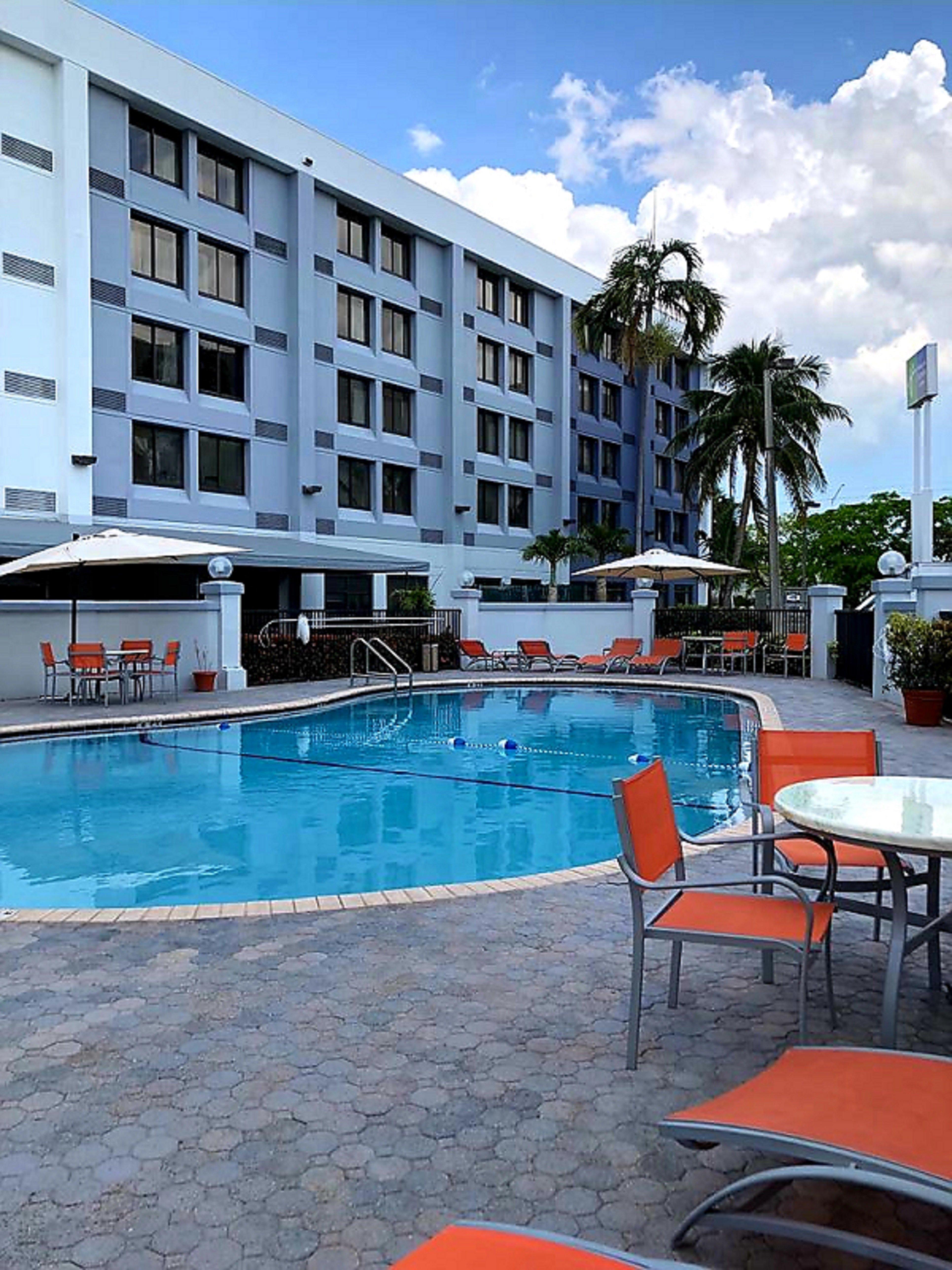 Holiday Inn Express Hotel & Suites Miami - Hialeah By Ihg Экстерьер фото
