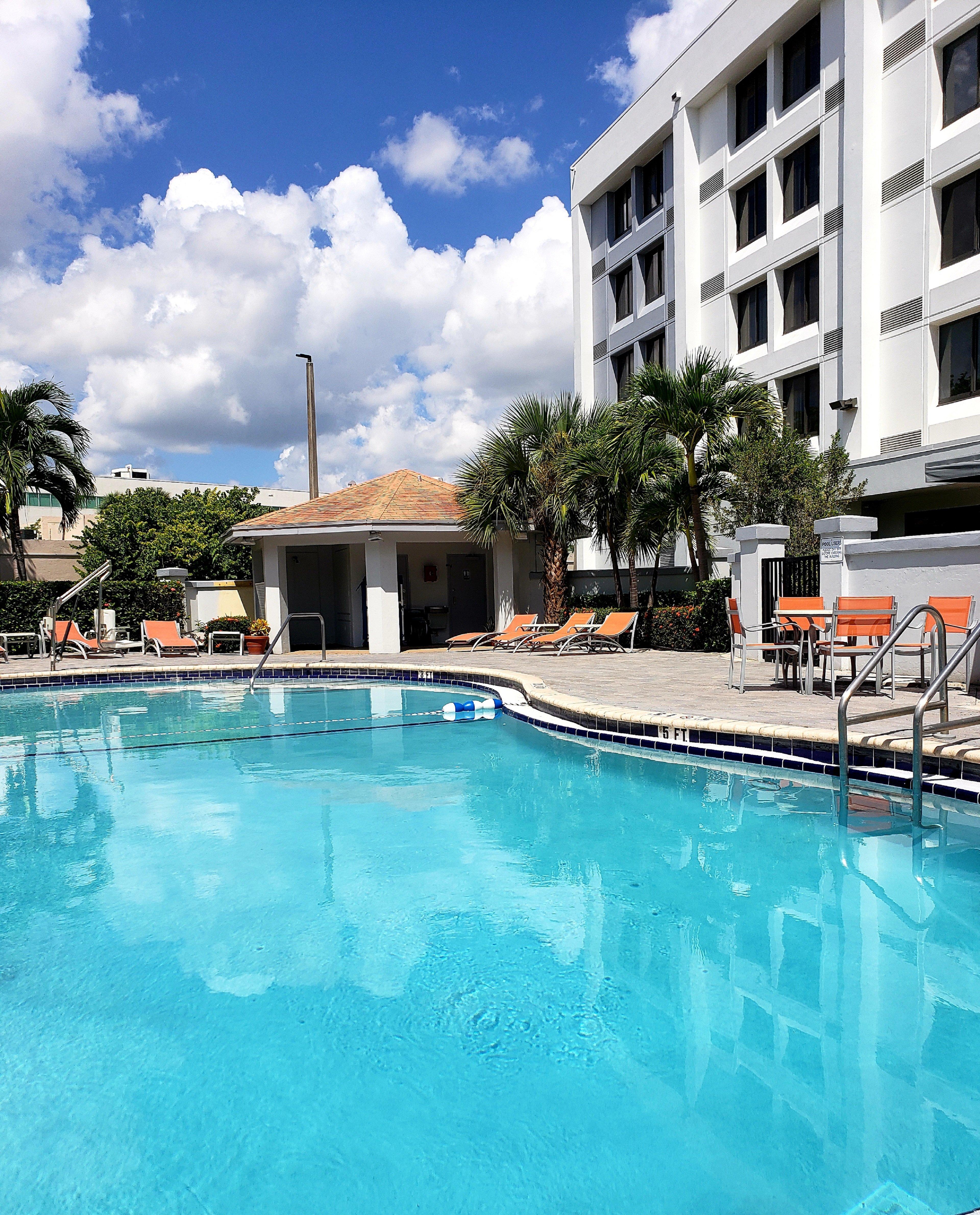 Holiday Inn Express Hotel & Suites Miami - Hialeah By Ihg Экстерьер фото