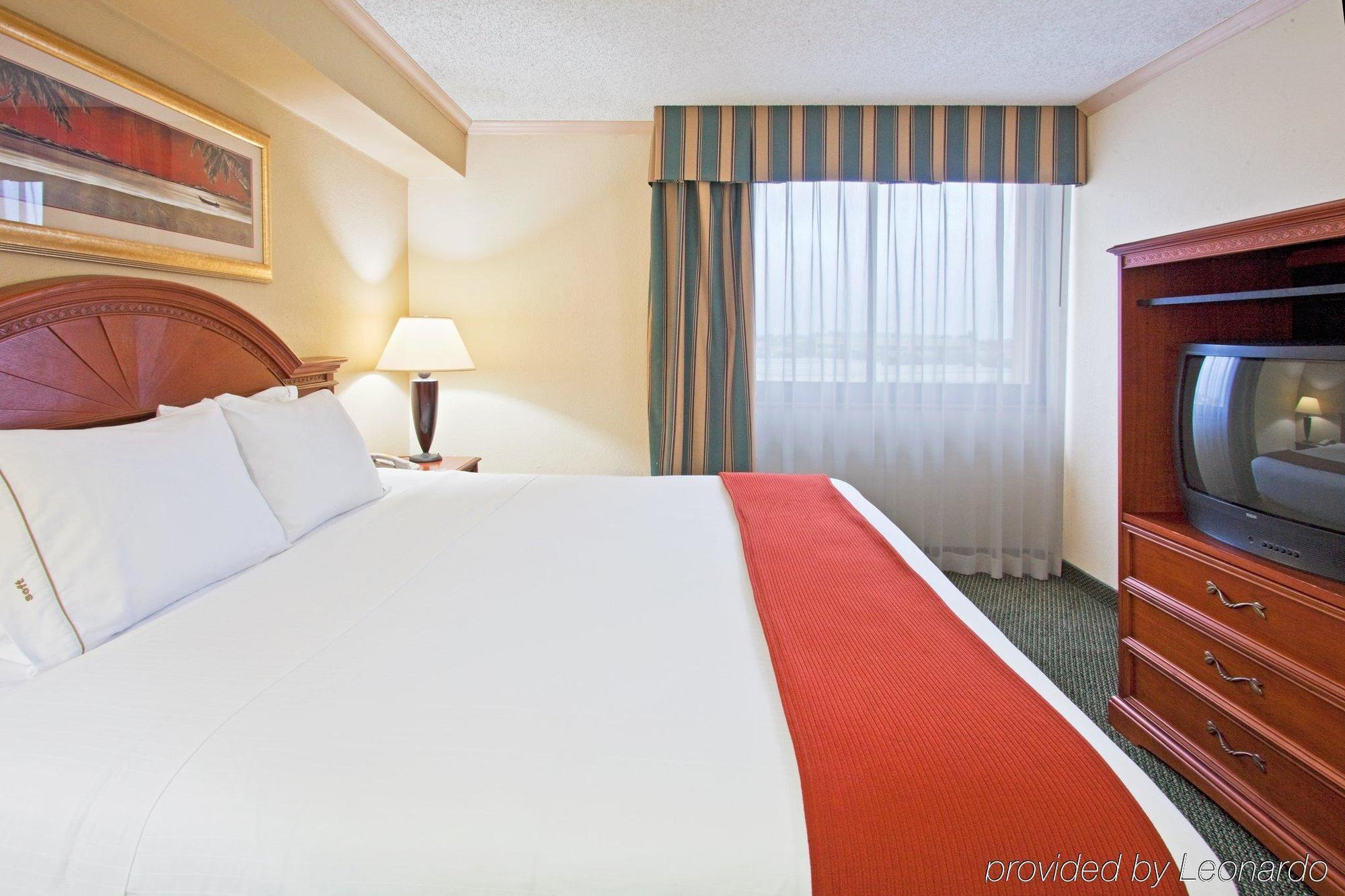Holiday Inn Express Hotel & Suites Miami - Hialeah By Ihg Экстерьер фото