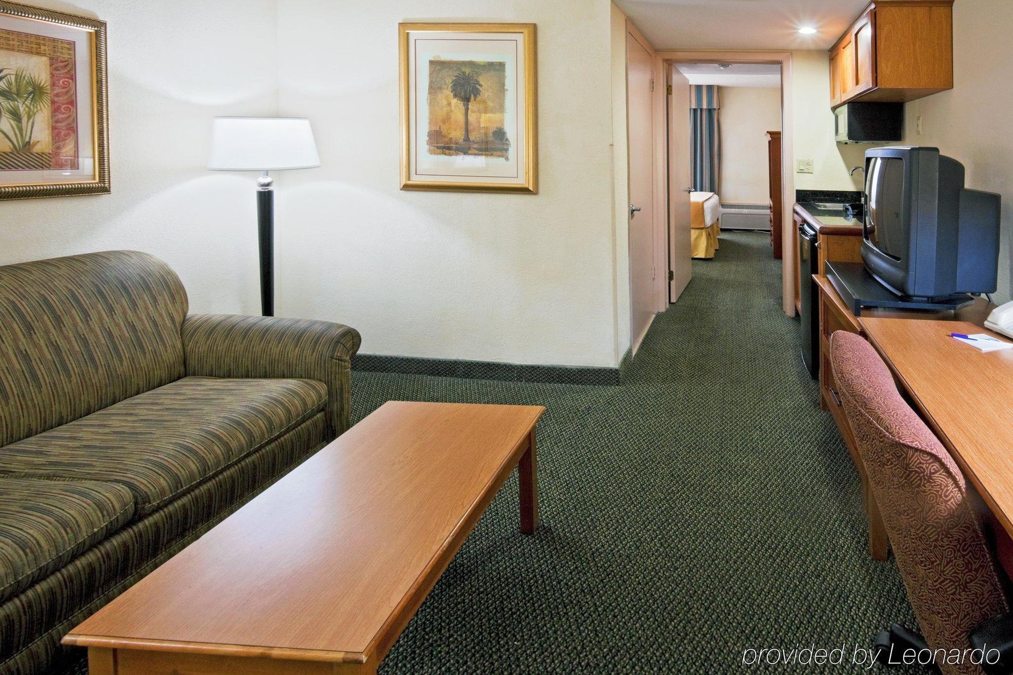 Holiday Inn Express Hotel & Suites Miami - Hialeah By Ihg Экстерьер фото