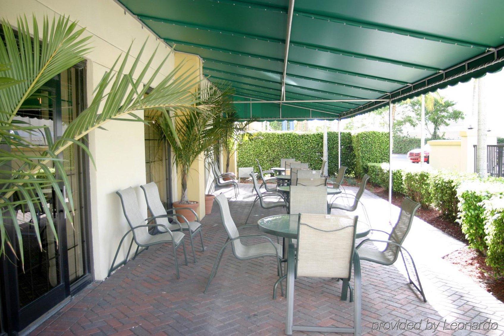 Holiday Inn Express Hotel & Suites Miami - Hialeah By Ihg Экстерьер фото