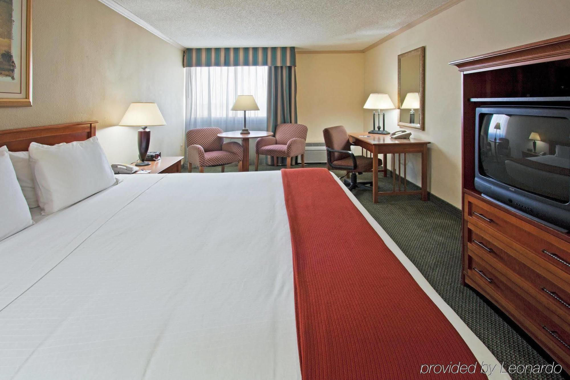 Holiday Inn Express Hotel & Suites Miami - Hialeah By Ihg Экстерьер фото