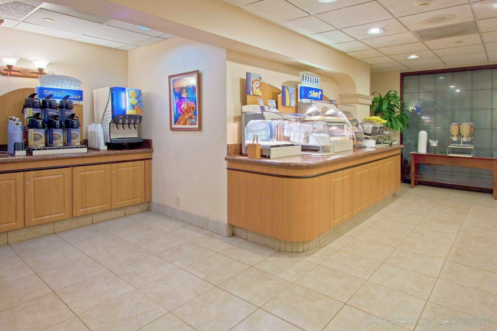 Holiday Inn Express Hotel & Suites Miami - Hialeah By Ihg Экстерьер фото